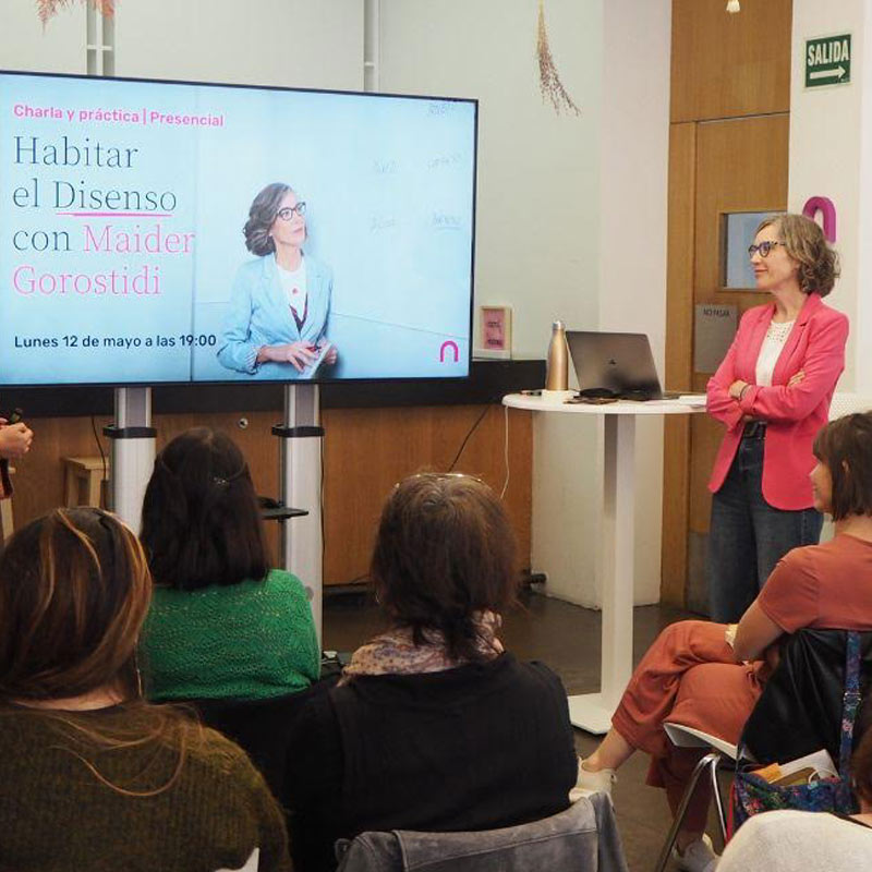 Charla escuel disenso Maider Gorostidi'